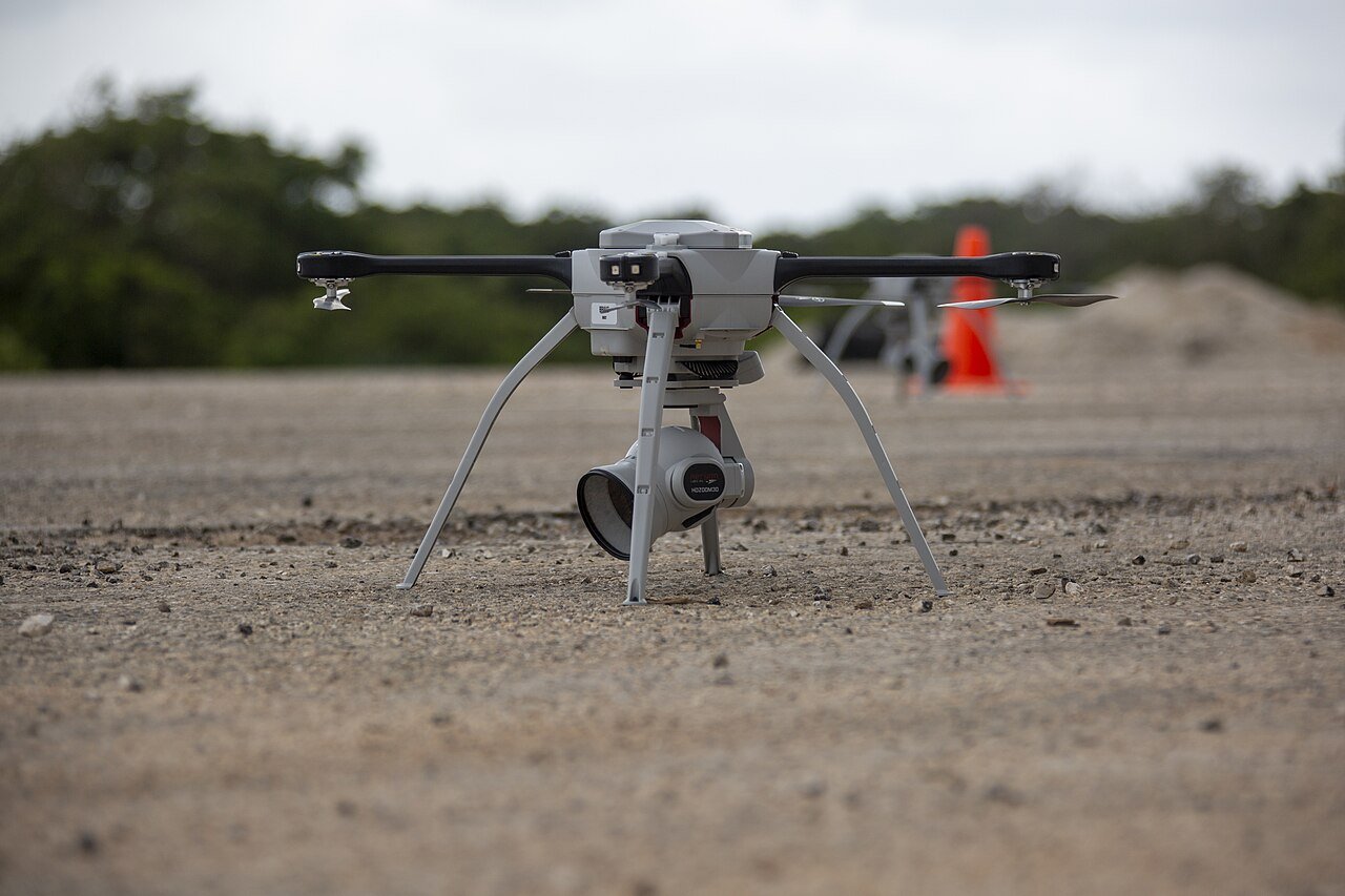 Dron wykryty po polu magnetycznym silników – tania metoda z USA